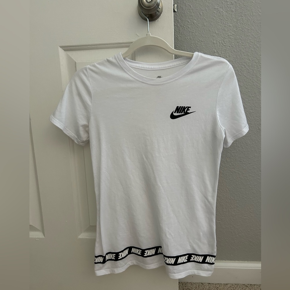 Nike Women’s The Nike Tee